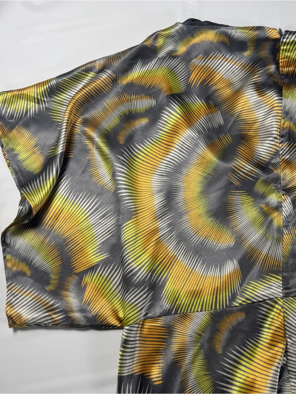 BCBGMAXAZRIA Suzy Dress Womens M Satin Gray Yellow Sunburst Caftan Kimono NWI - Picture 10 of 12